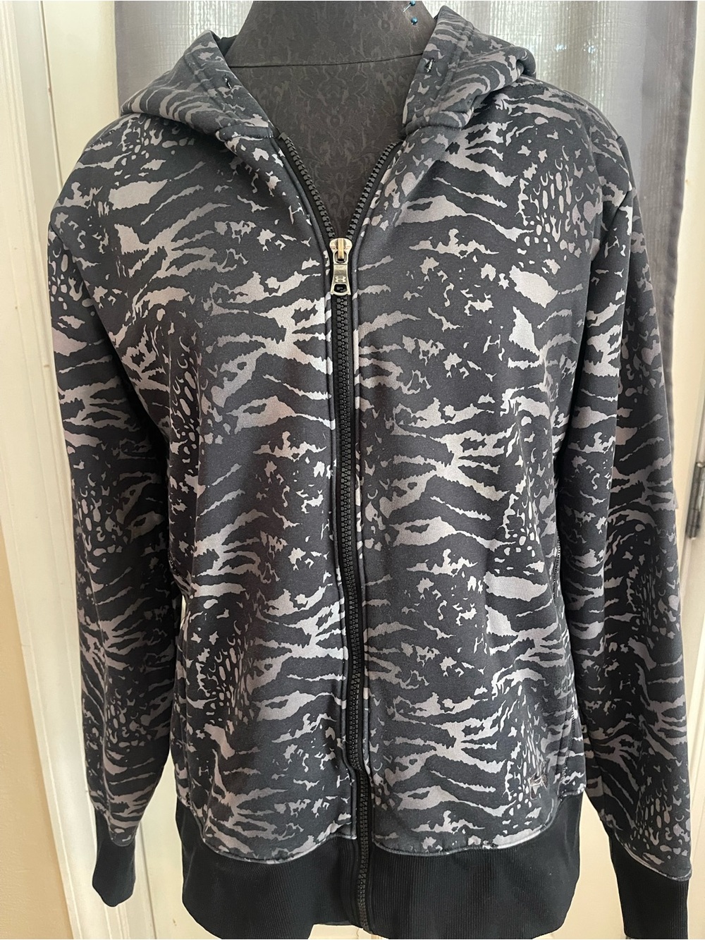 Women’s Under Armour Black & Gray Zip-Up Flannel lined  Hoodie